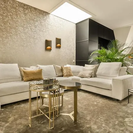 Fantastic Center Group - 4 Bedrooms *