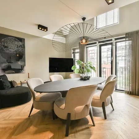 Fantastic Center Group - 4 Bedrooms Apartment *
