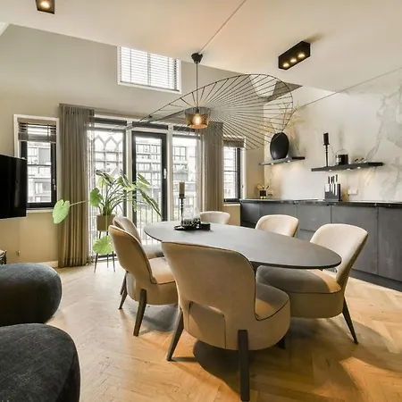 Fantastic Center Group - 4 Bedrooms Amsterdam