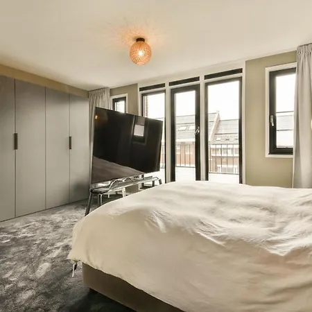 Fantastic Center Group - 4 Bedrooms